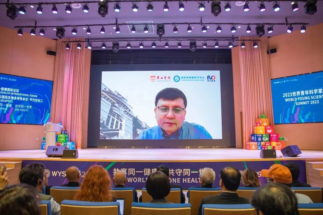 图：国家传染病医学中心（上海）主任、复旦大学附属华山医院感染科主任 张文宏