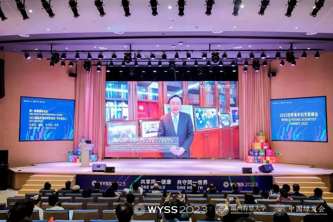 图：中国工程院院士、美国医学科学院外籍院士、肿瘤生物学国家重点实验室主任樊代明作主旨报告