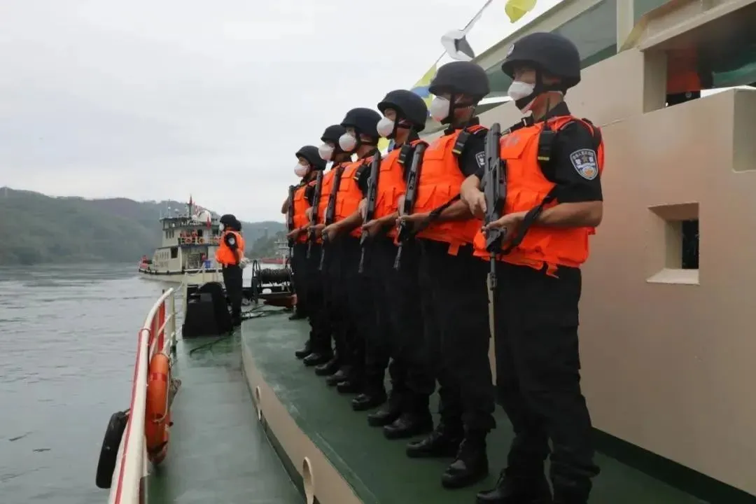 ▎2021年3月23日，中国、老挝、缅甸派出的6艘执法艇分别从中国景哈、老挝班相果、缅甸相腊码头启航，开启第103次中老缅泰湄公河联合巡逻执法行动。