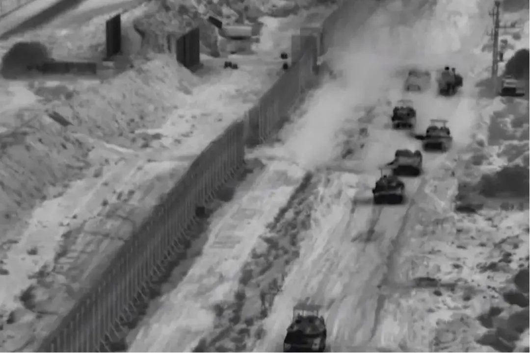 �Ʋ�������һ�����˷�ת����ɫ�о�����һ֧���������