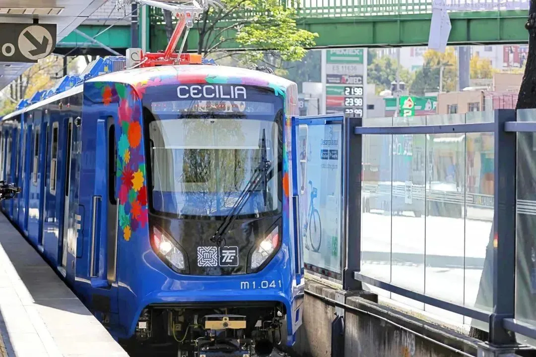 中国造轻轨列车在墨西哥城首开运营：命名“塞西莉亚”，线路全长13.04公里