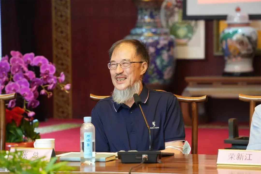 中国社会科学院世界宗教研究所研究员,陕西师范大学人文科学高等研究院特聘研究员 张总