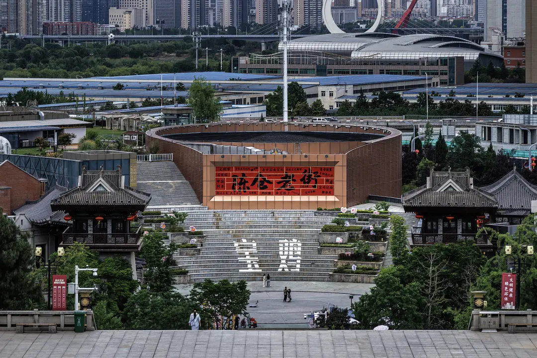 △宝鸡青铜器博物馆旁的陈仓老街。（图/视觉中国）
