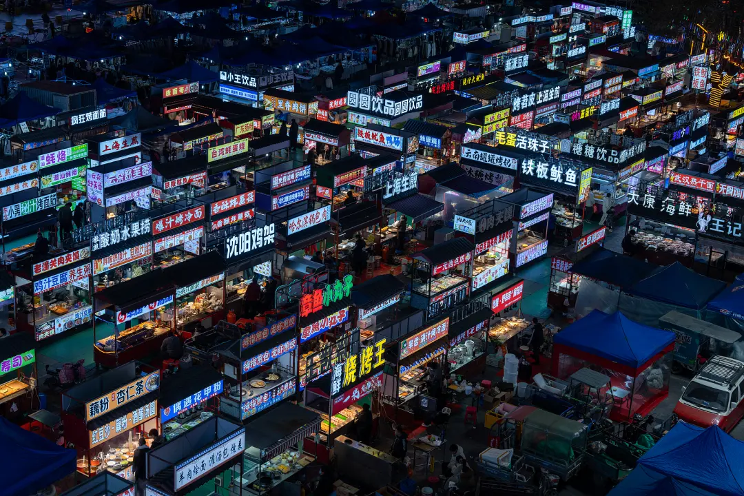 △正定夜市，好吃又硬核。（图/视觉中国）