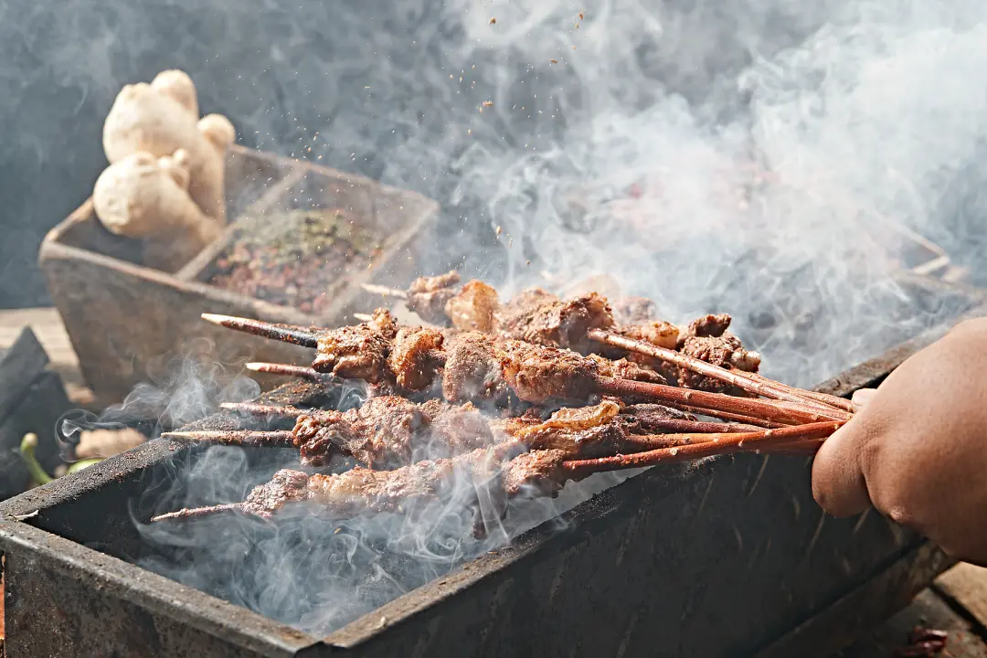 △红柳枝烤羊肉串。（图/视觉中国）