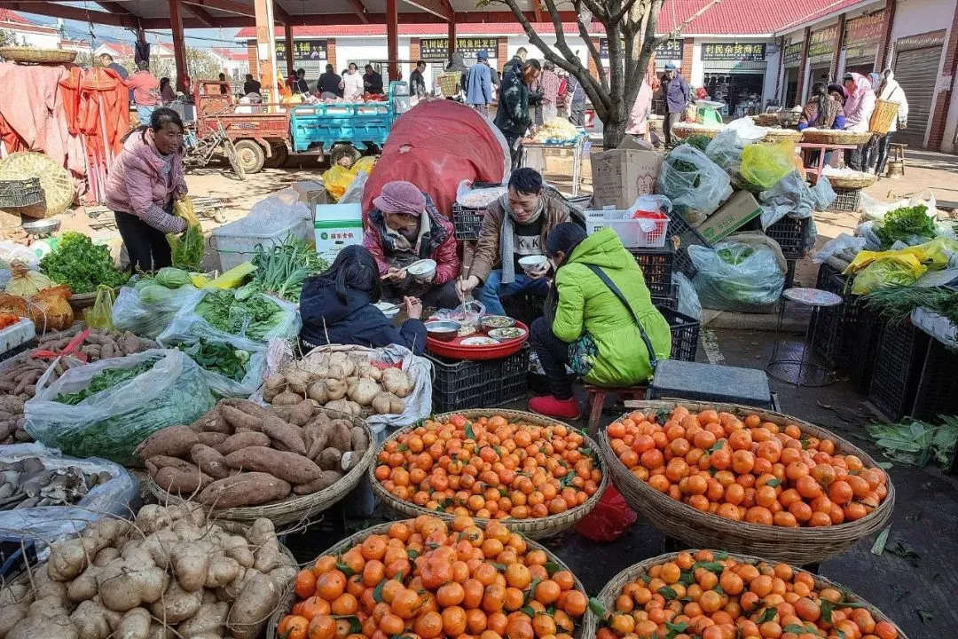 △昭通巧家县赶集。（图/视觉中国）
