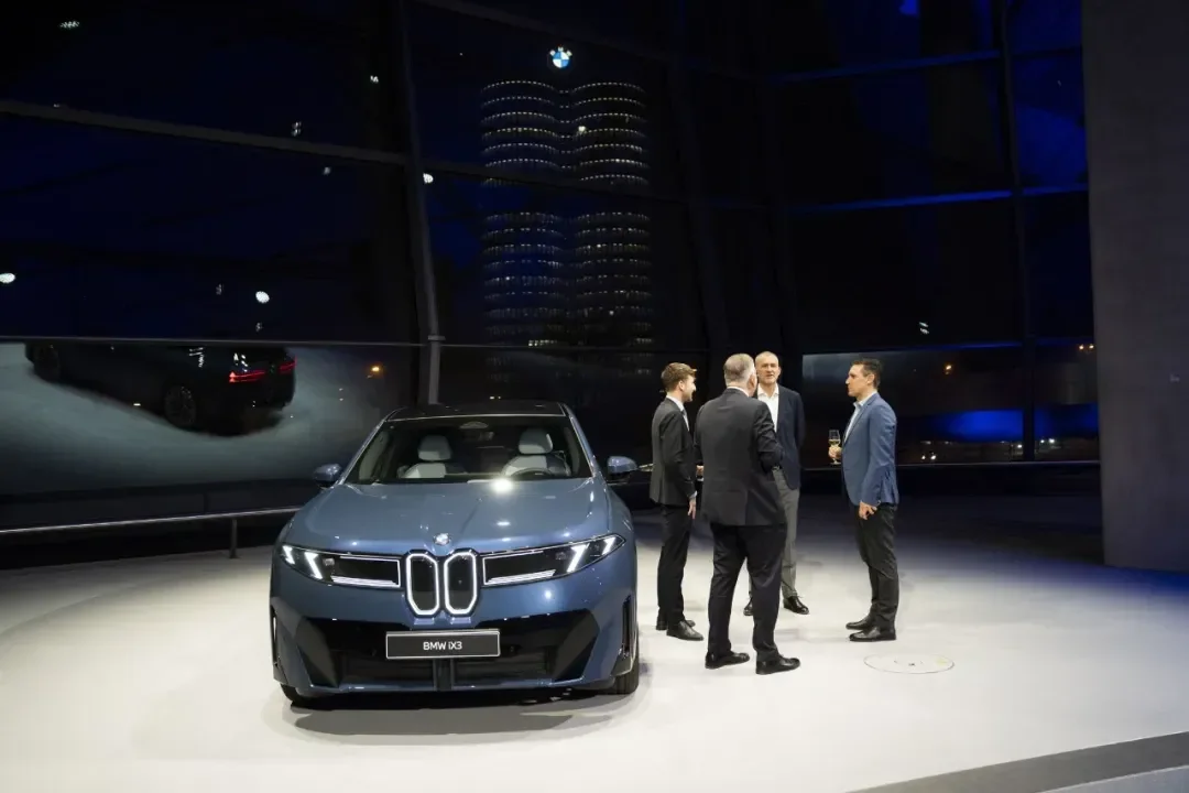 全球首批新世代宝马iX3交付用户 4月份将在北京车展亮相