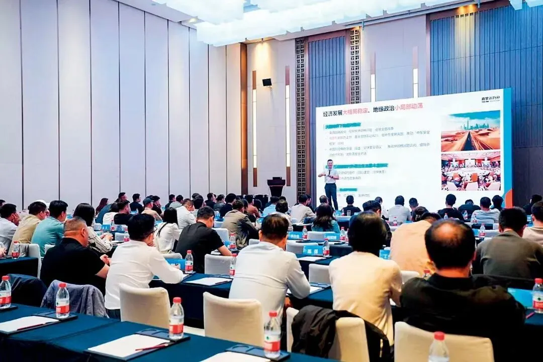 长江商学院的一次课堂。职场经理人和企业老板是MBA课程的主力军。图/长江商学院供