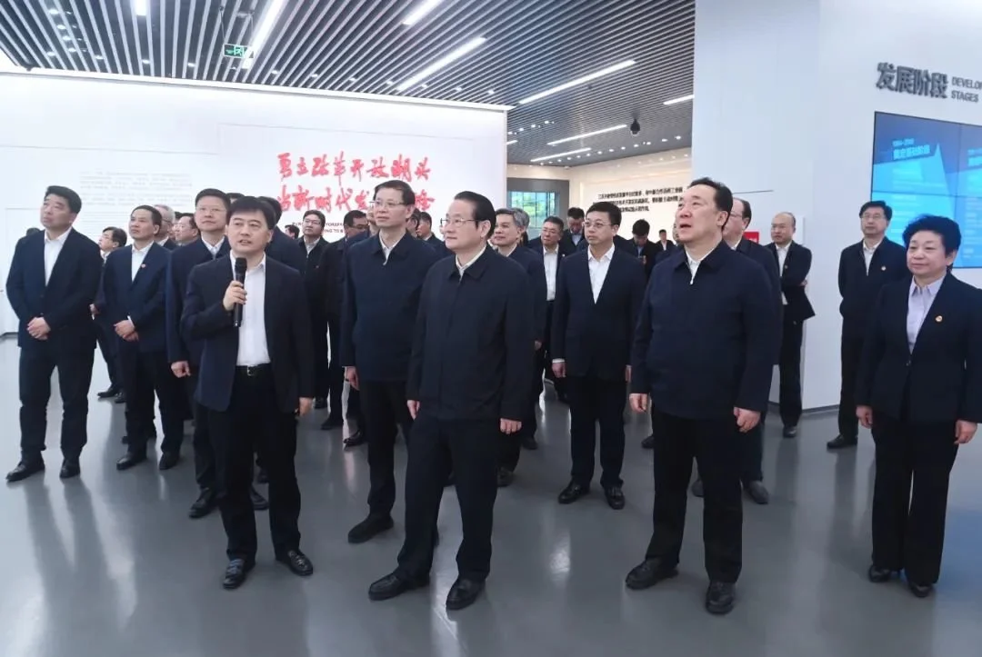4月12日，浙江省党政代表团在江苏苏州工业园区考察。
