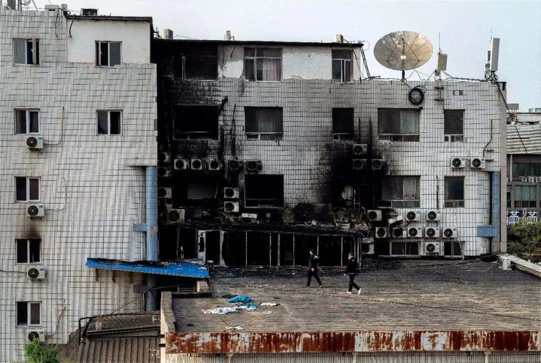 4月19日，北京丰台区长峰医院火灾后现场。图/视觉中国