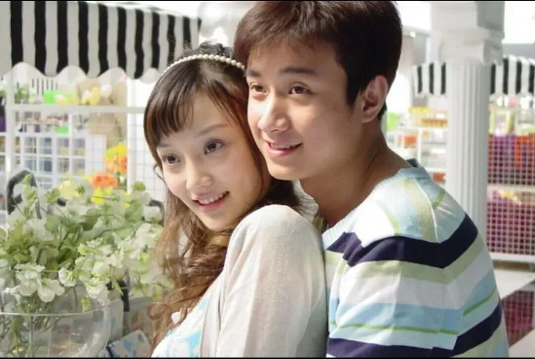 在《奋斗》中,李小璐饰演“杨晓芸”一角