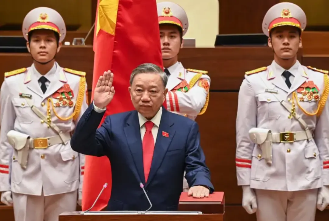 ▎5月22日，苏林在越南首都河内宣誓就任越南国家主席。图源：新华社/越通社