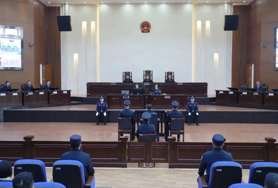 贵阳原市长刘文新被判死缓：受贿超6亿...