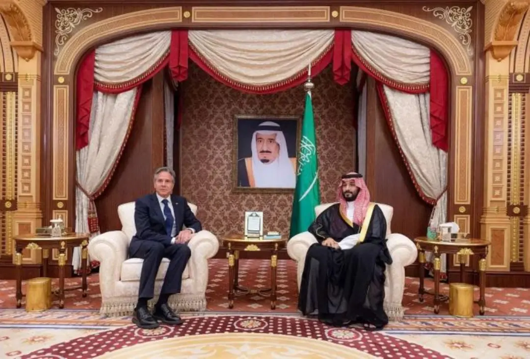 当地时间6月7日，沙特阿拉伯吉达，沙特王储穆罕默德·本·萨勒曼(右)会见美国国务卿布林肯