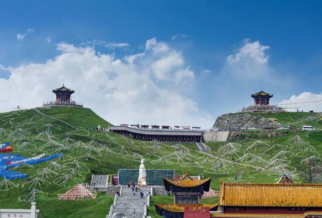 草原堪比瑞士、底蕴不输西藏，被低估的“中国高原第一城”！