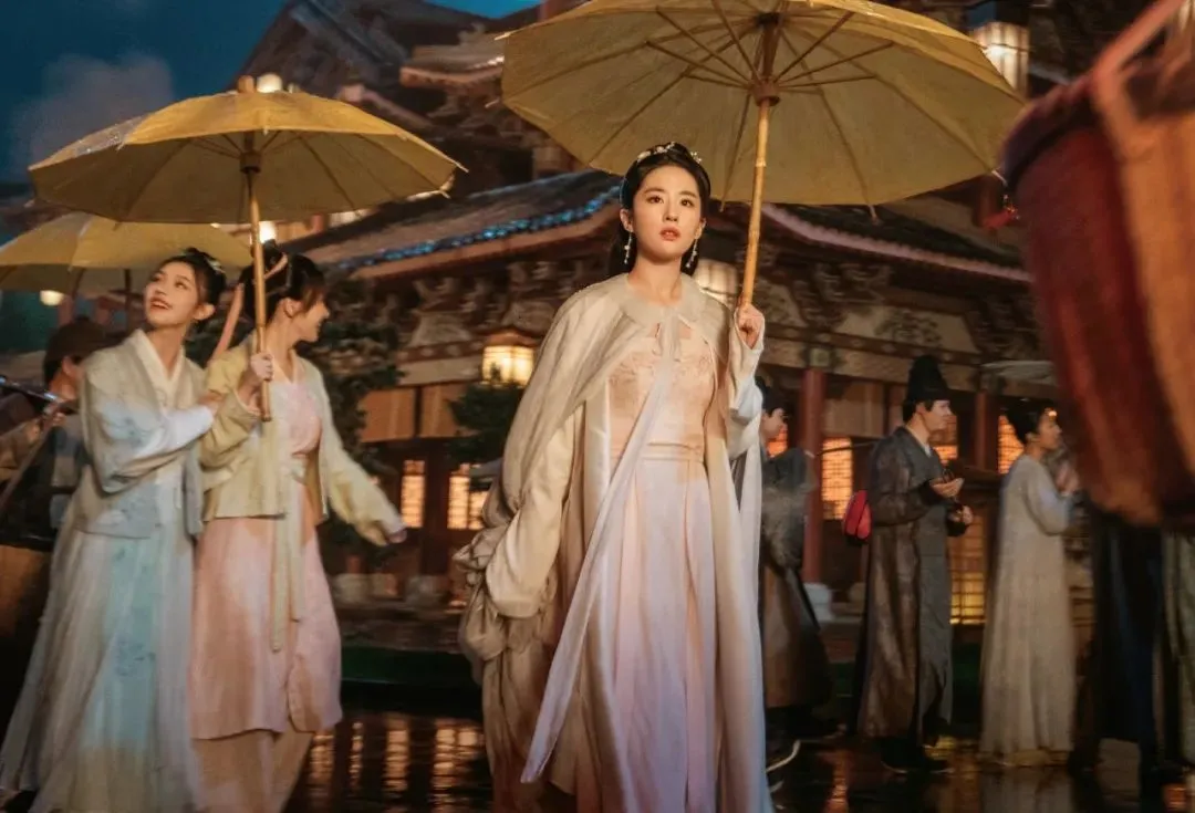 △火树银花、笙歌燕舞，组成了开封的夜生活 。（图/《梦华录》）