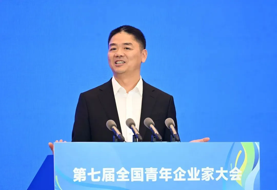 刘强东出席第七届全国青年企业家大会。图源：VCG