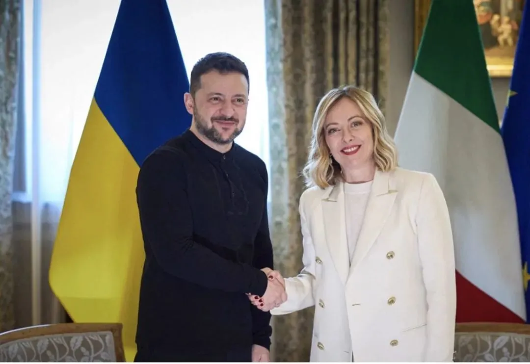 ��2025��3��2�գ��������������櫡�÷����������˹����Ӣ���׶�һ�ι��ʷ���ڼ���档���գ�÷������������°�ȫ����ģʽ�������������ڿ������뱱Լ��Ŭ�������ڸù���ǲ����פ����ͬʱ���˳�Ա�������ǩ��Э�飬��ŵ�����ܹ���ʱ24Сʱ���ṩ����֧�֡�ͼԴ���ڿ�����ͳ�칫��