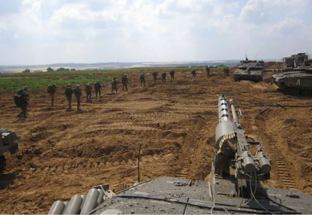 �Ʋ�������һ�����˷�ת����ɫ�о�����һ֧���������