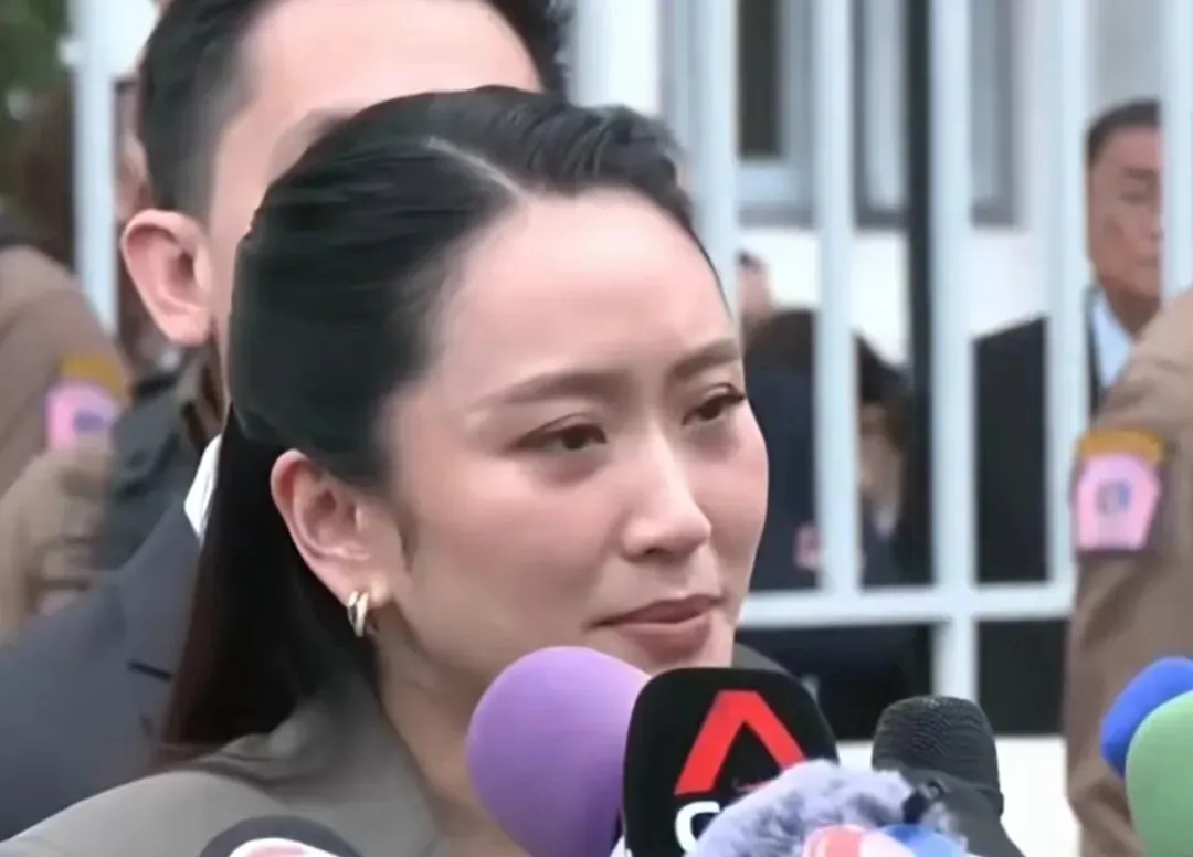 佩通坦9月9日面对媒体讲诉父亲刑期问题 图：参考消息视频截屏