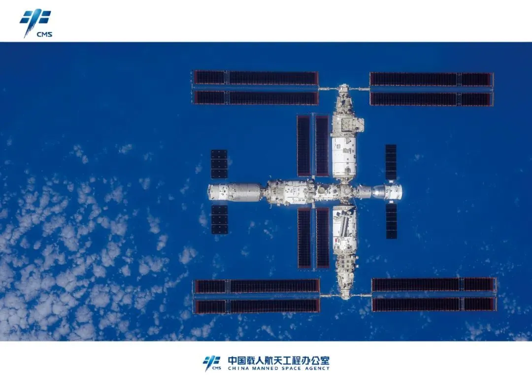 神舟十六号航天员拍摄空间站组合体全景图像