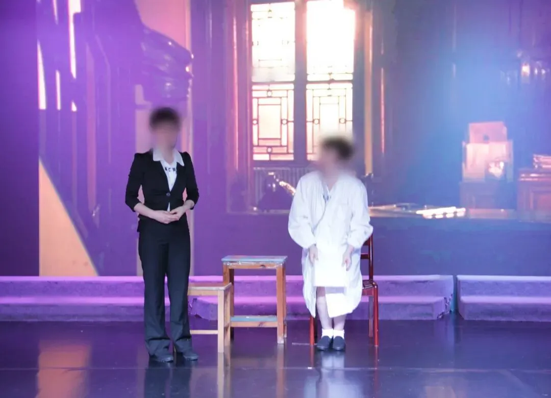 上海女子监狱的民警通过戏剧排演，引导女性罪犯在艺术创作中感悟生命价值、审视过往经历（图/受访者提供）