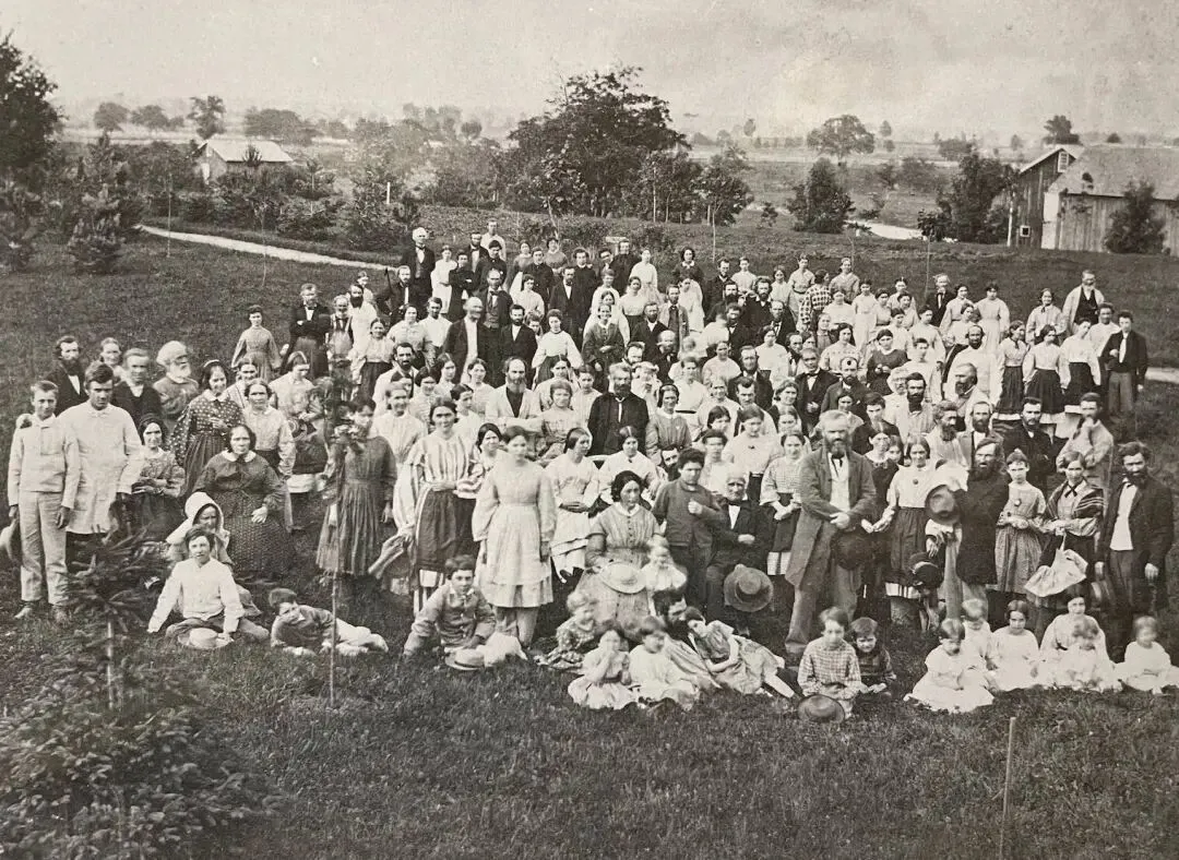 诺伊斯和奥内达公社成员在草坪上的合影,1860年代