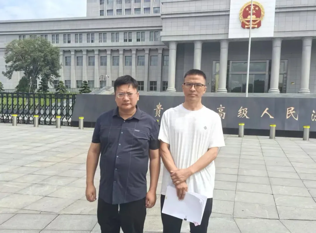 李玉前（右）和他的辩护律师周兆成（左）图片来源/受访者提供