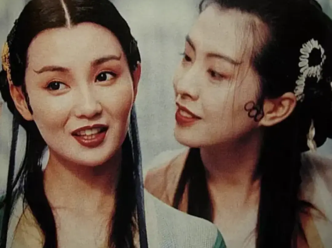 1993年电影《青蛇》 小青（张曼玉 饰）与白素贞（王祖贤 饰）剧照