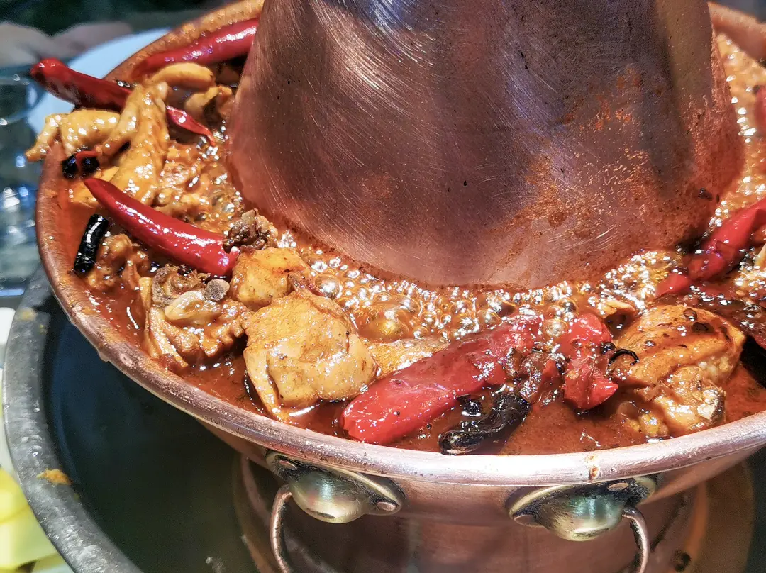 △沧州特色美食火锅鸡。（图/图虫创意）