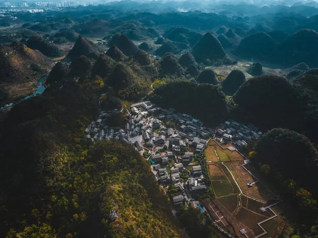 △高荡千年布依古寨。（图/视觉中国）