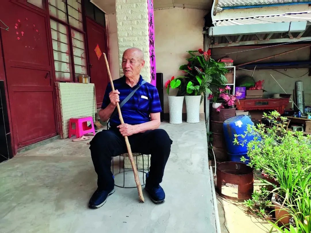 现年75岁的杨徐邱曾被判处死刑。摄影/本刊记者 周群峰