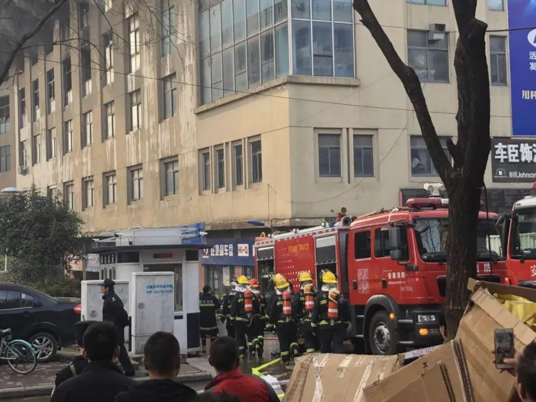 【突发】合肥汽配城四楼一商铺刚刚发生火灾！插图8