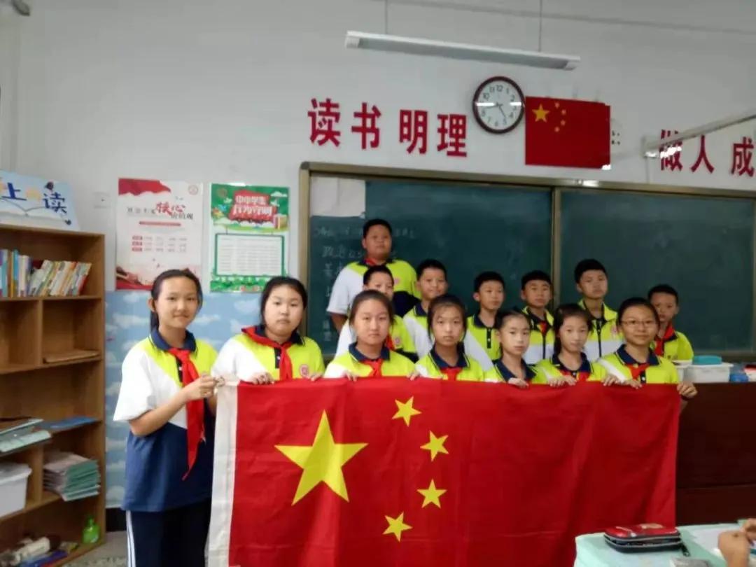 喜迎建国70周年，哈市这些孩子为祖国妈妈送上最诚挚的祝福-为祖国妈妈送祝福的贺卡怎么做的