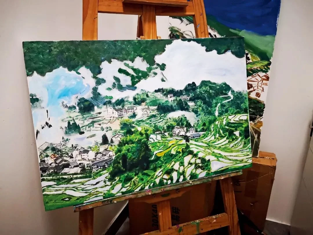 虽然王柳云已经开始画城市风光，但网友最喜欢的还是她笔下的自然风景。摄影/本刊记者 仇广宇