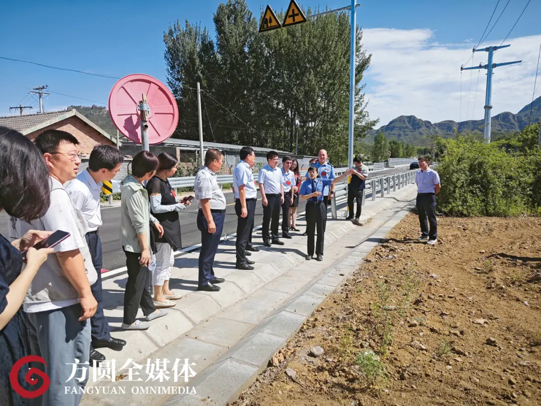 在北京市密云区检察院组织下，北京市人大代表实地考察涉案农场。