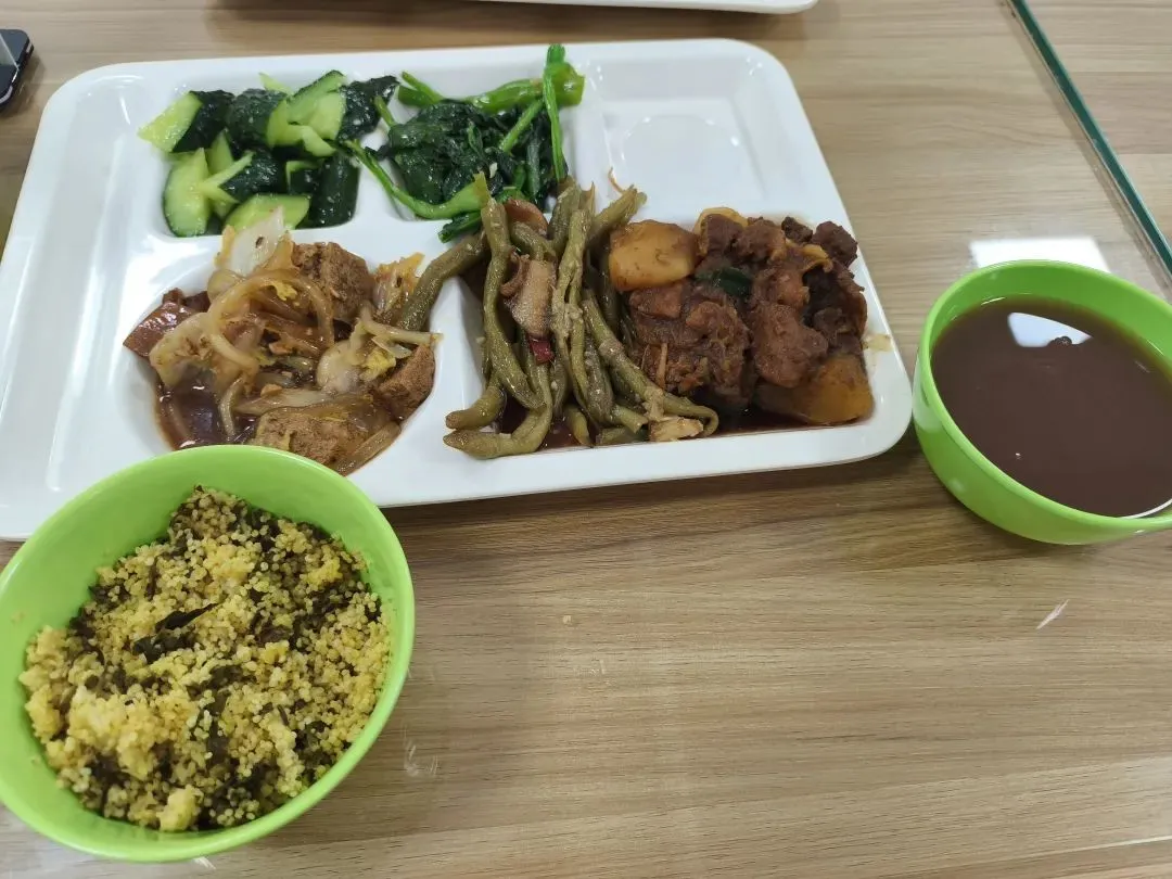 ◎ 徐静在门头沟清水镇政府食堂的午餐