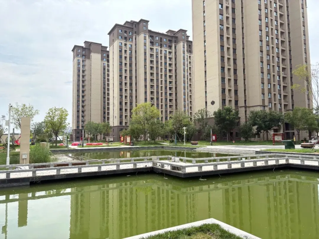 ◎ 刘雨卿一家三口居住的小区，在当地算数一数二