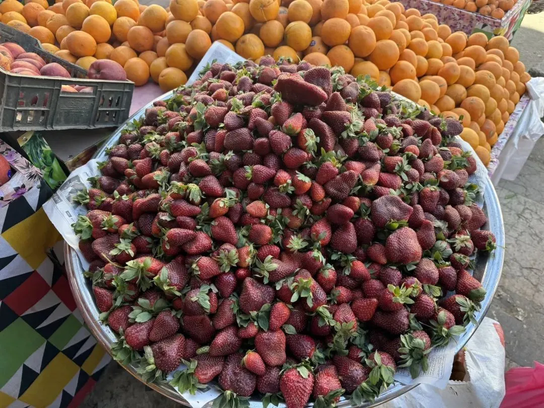 △埃及2.5元一斤的草莓，当然，似乎不太甜