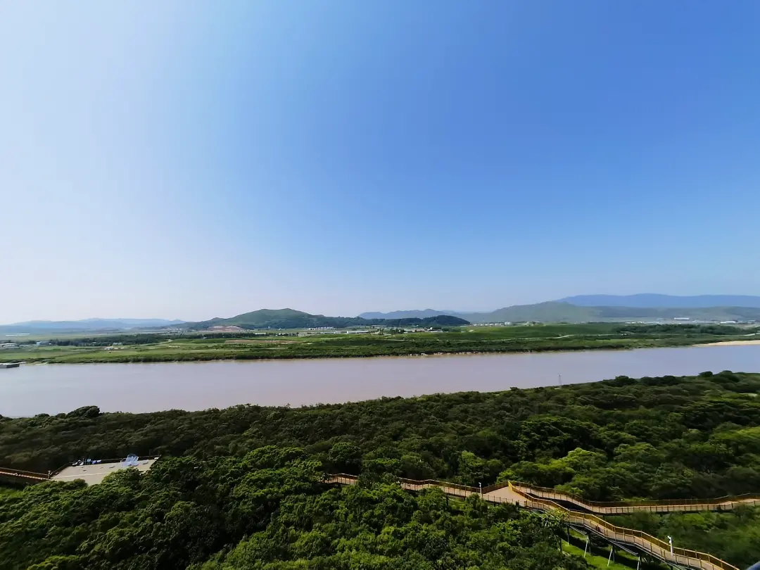△珲春市防川一眼望三国景区。（图/视觉中国）