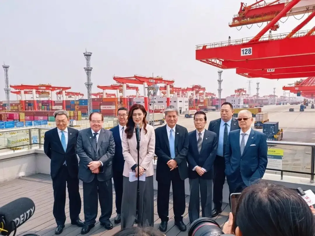 ▎4月9日，鄭麗文一行人赴海洋山港參訪。圖源：鄭麗文臉書