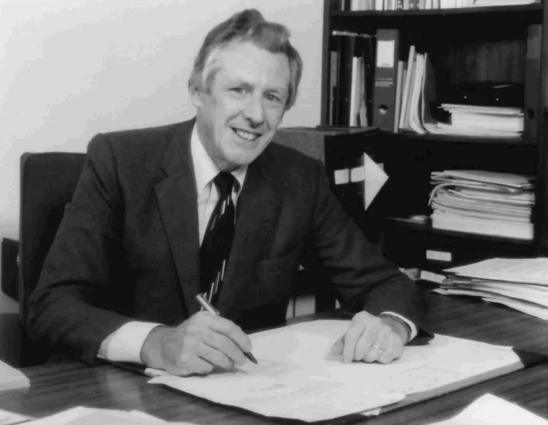 当时的系主任唐·斯特兰克斯，已经于1986年去世 | 图片来源 ：connect.adelaide.edu.au
