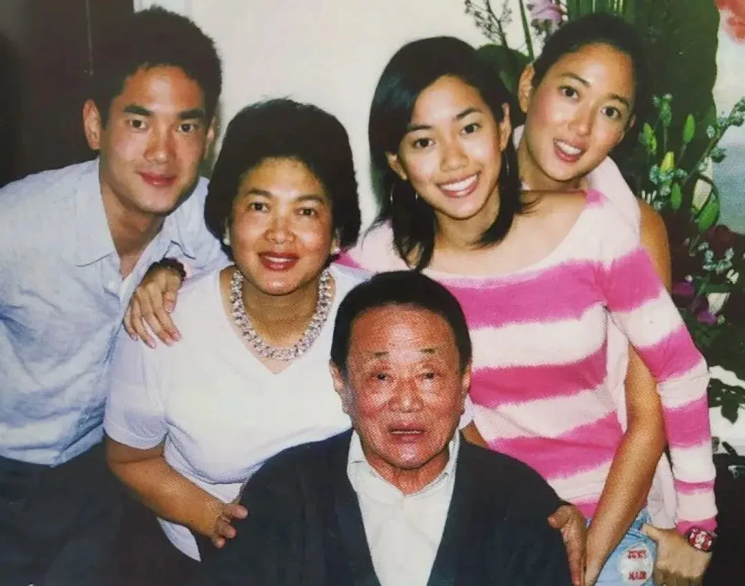郭鹤年、第二任妻子何宝莲以及三个孩子