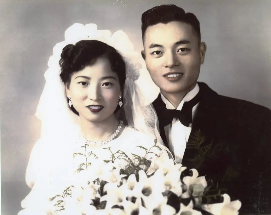 ▲1951年11月，二人结婚。