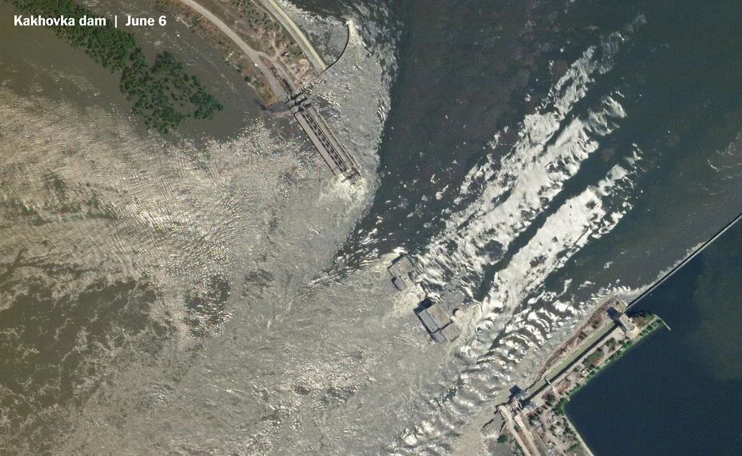 大坝被炸后的卫星图。
