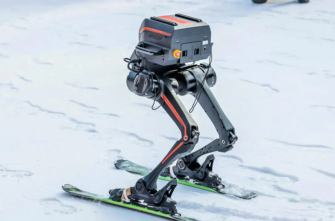 科技与冰雪“双向奔赴”——首届净月机器人冰雪趣味赛在净月潭开赛