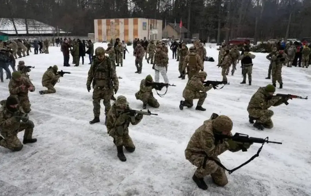 乌军总参谋部：乌克兰士兵在英国接受城市作战训练