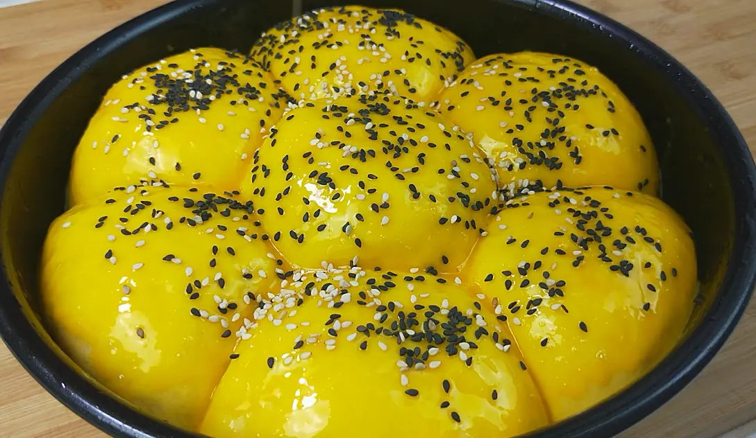 “红豆面包”的制作方法，告诉你秘制做法和配方，学会可以摆摊了(好吃的红豆面包)