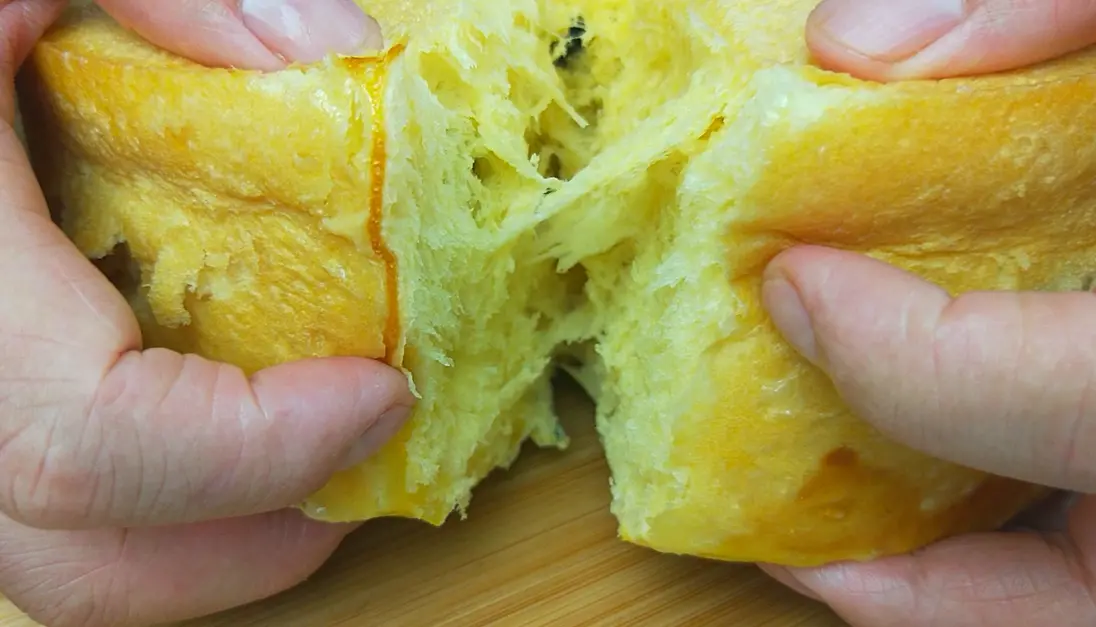 “红豆面包”的制作方法，告诉你秘制做法和配方，学会可以摆摊了(好吃的红豆面包)