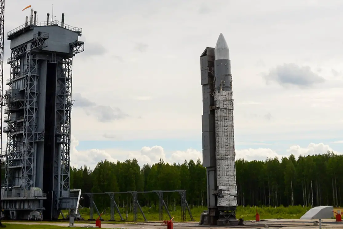 ��̫��ץס���̻���������Ҳ�ŷ������2006��7��28��������л�Ŀ˷��䳡���䡰������2�š���ROKOT��������Ƕ���˹�������Ų�UR-100N�޼ʵ�����װ�����ġ���������Ͷ������������ĳ��ʻ���-17�޼ʵ����������ơ�